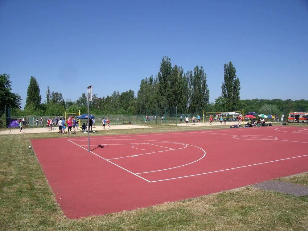 Euroville Jugend- Und Sporthotel Naumburg  Exterior photo